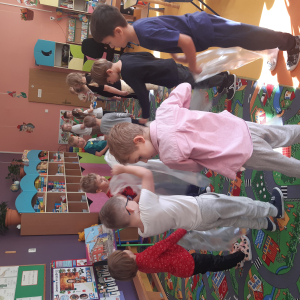 Tworzymy wiatr ,deszcz i burzę z uzyciem instrumentów i przyborów nietypowych