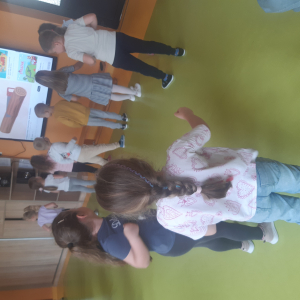 Tańczymy wg. instrukcji na ekranie