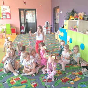 Poszukujemy emotek z emocją obrzydzenia. 