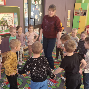 Poznajemy zabawy "na nudę" - taniec "a kto w styczniu urodził się...":)