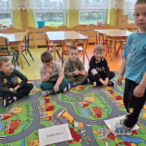 Dzieci uczą się czym jest wstyd, a czym trema.