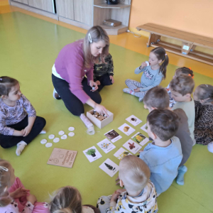 Rozpoznajemy rożne zapachy i decydujemy czy są przyjemne czy nie.