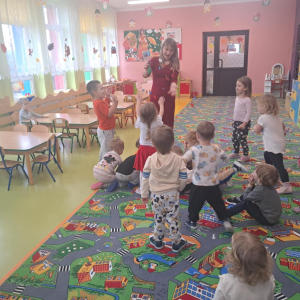 Dzieci poznają emocję zdziwienia - Pan Łał i fajerwerki:)