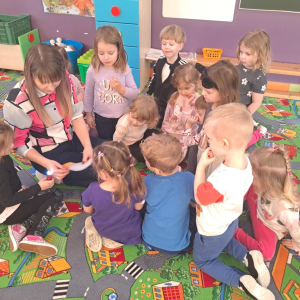 Czary mary... co kryje się w śnieżnej kuli - nagroda za bycie odważnymi i dumnymi:)