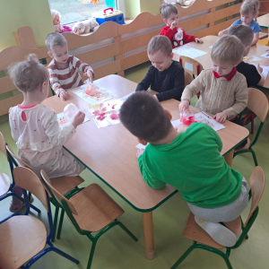 Plastyczne formy wyrażania złości - pieczątki z użyciem woreczków foliowych.